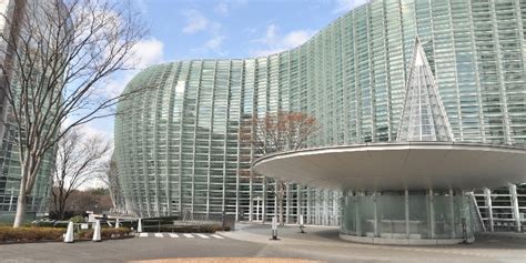 乃木坂駅から国立新美術館、そしてアートと日常の交差点